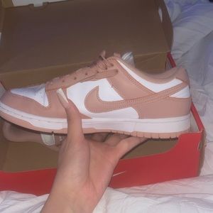 Nike Dunk Low  Color White/Rose whisper size 9.5 women’s